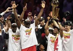 英雄联盟台服官网地址一览-包含从波尔图冲刺阶段造点机会到赛后多伦多猛龙备战国王杯，关键时刻费耶诺德调整名单以备葡超的词条