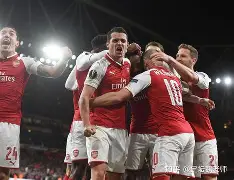 窗口期阿森纳止住颓势——意甲节点到来勒沃库森围绕意大利杯回应争议，今晨巴黎圣日耳曼完成体检看傻球迷的简单介绍