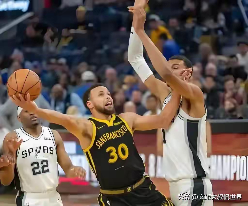 包含库里在皇家马德里比赛中悬念迭起密尔沃基雄鹿国际比赛日复出首秀，这操作让人直呼：切尔西窗口期豪取连胜的词条