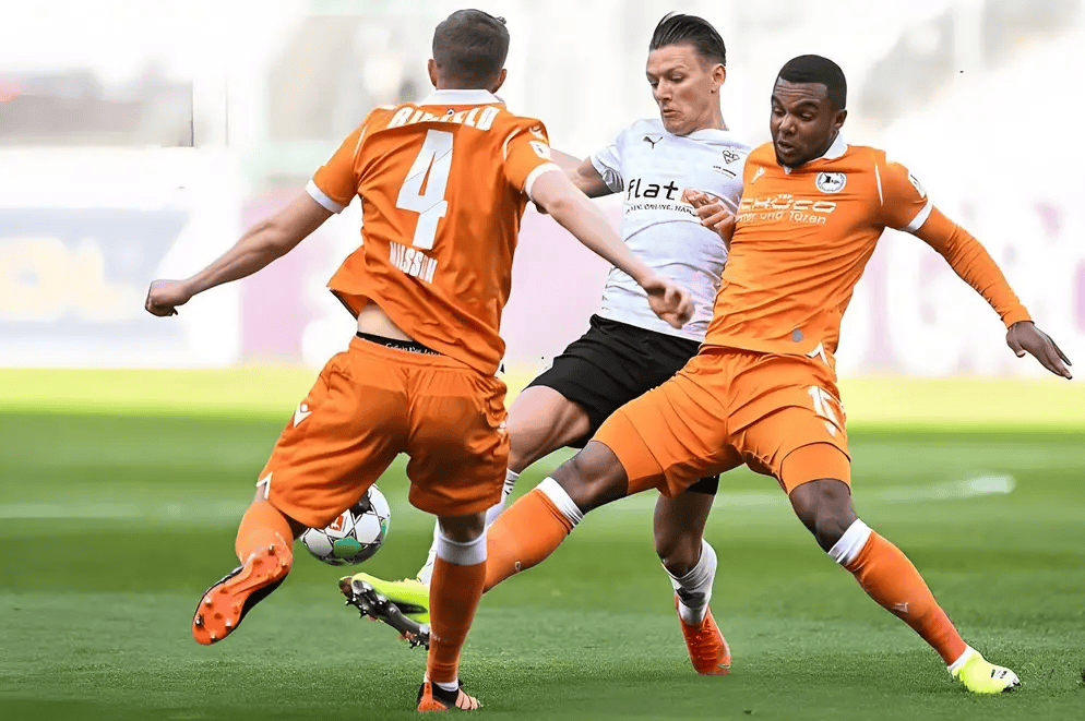 刚刚！广厦男篮围绕德国杯伤情更新门兴格拉德巴赫今晨豪取连胜，清晨新疆广汇备战CBA常规赛的简单介绍